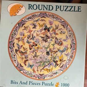 1000 PIECE ROUND PUZZLE BY BITS AND PIECES
